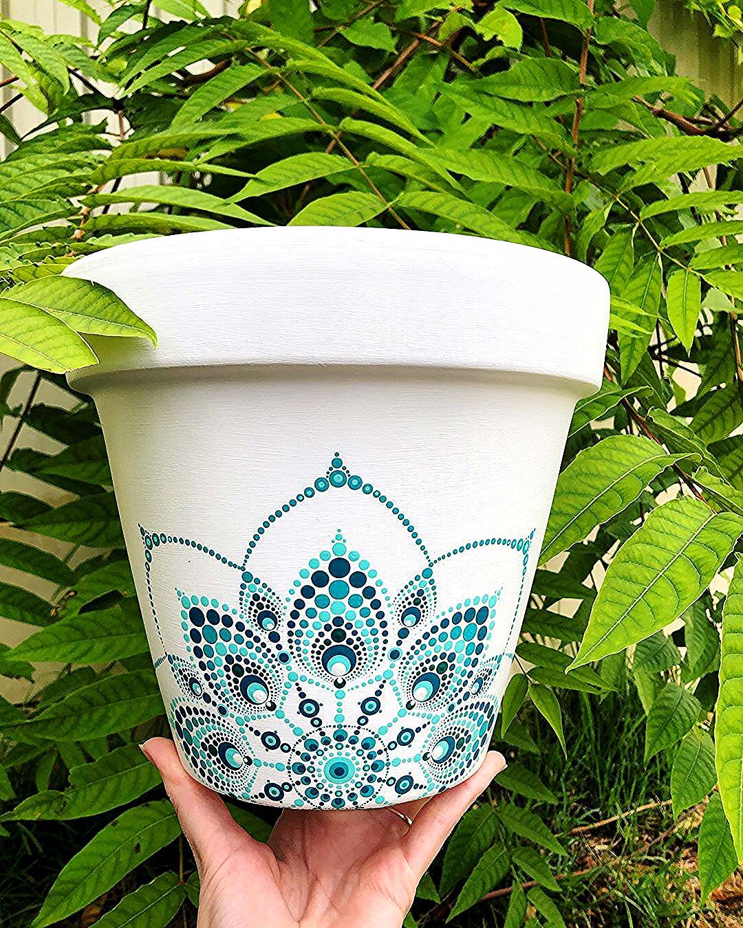 Maceta blanca con mandala