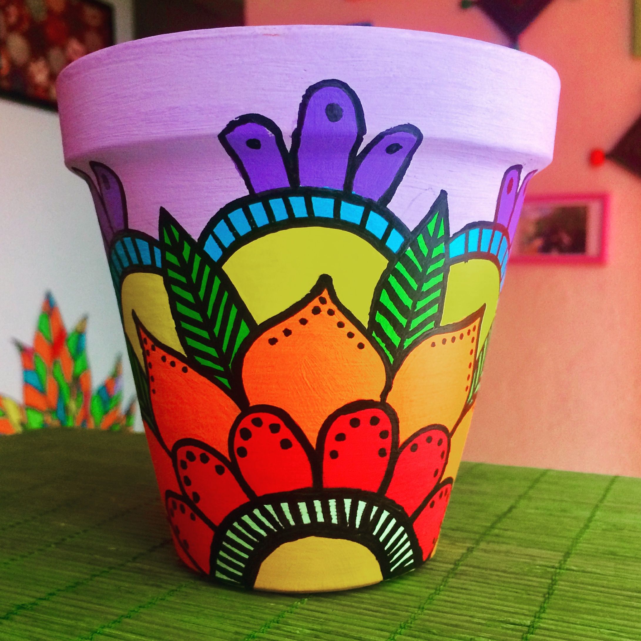 Mini maceta con colores saturados