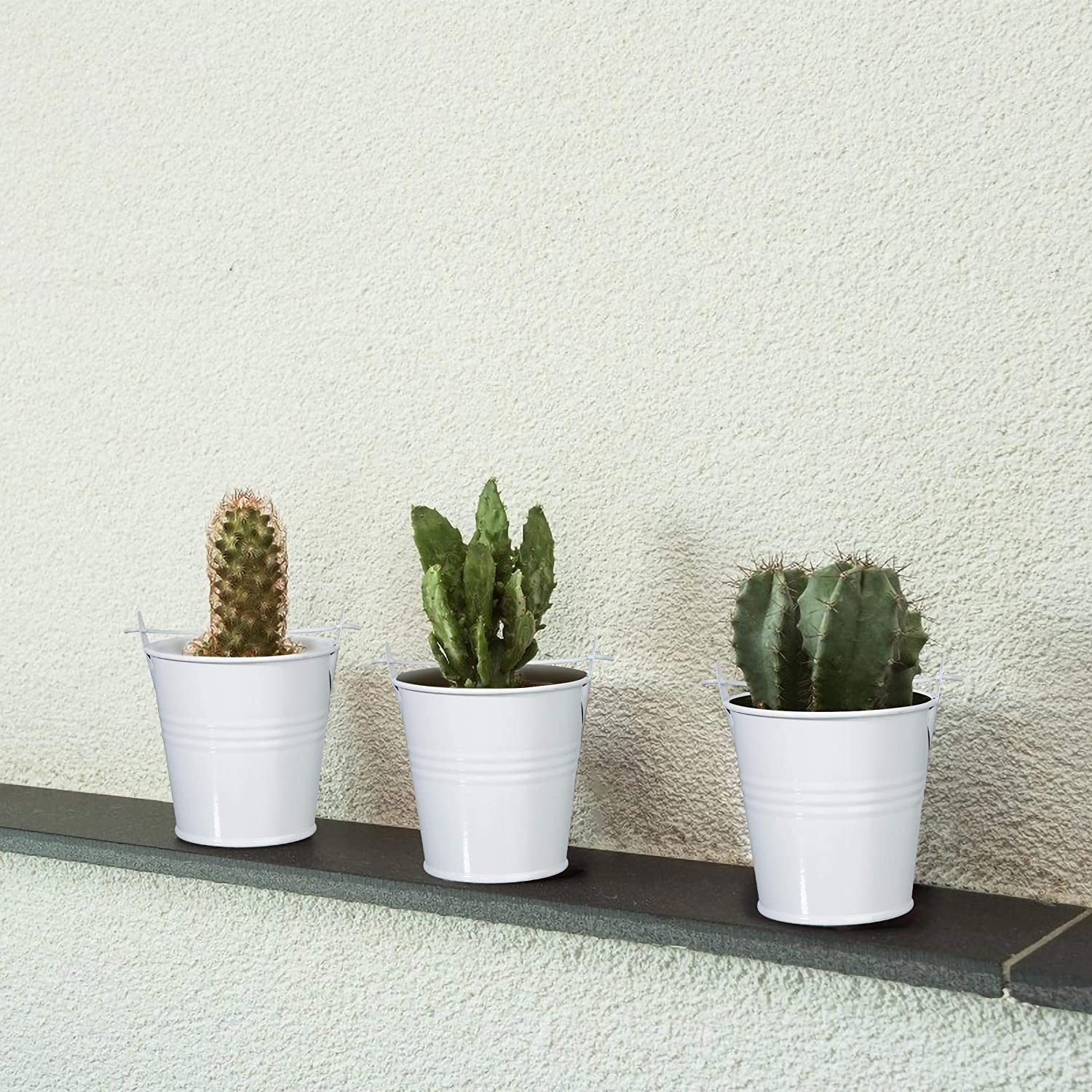 Mini macetas de metal blanco